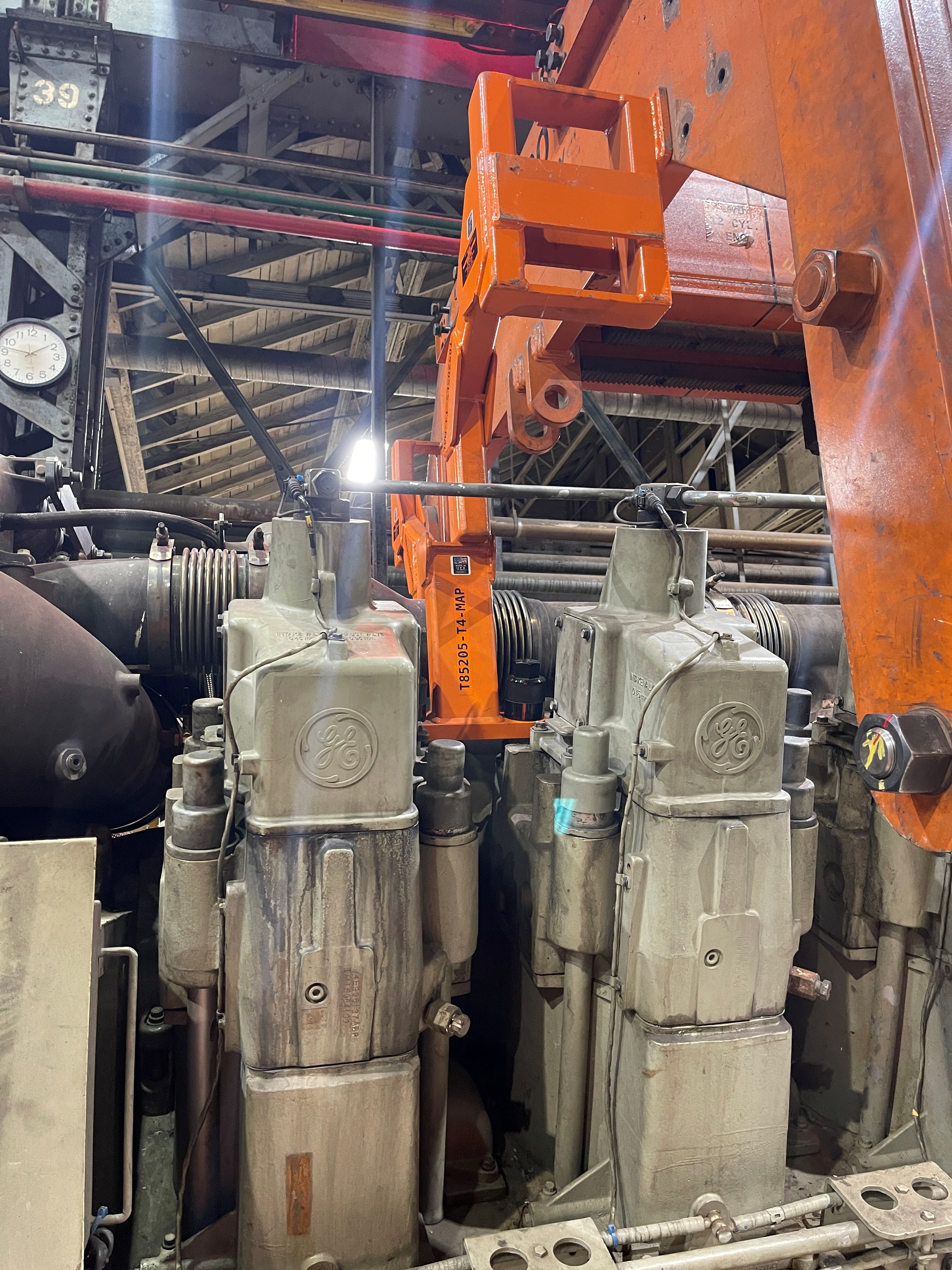 Universal Engine Lifter