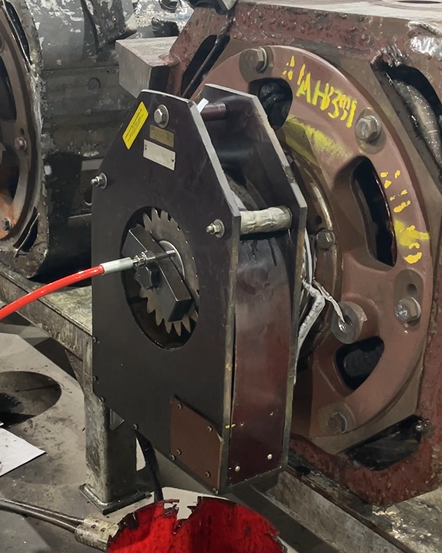 picture of the hose hooked to the pinion 