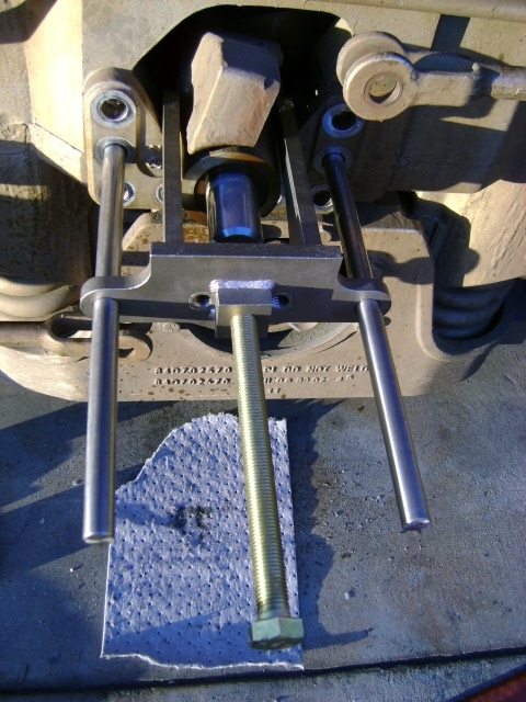 T66860 DWM Pin Puller Kit in use